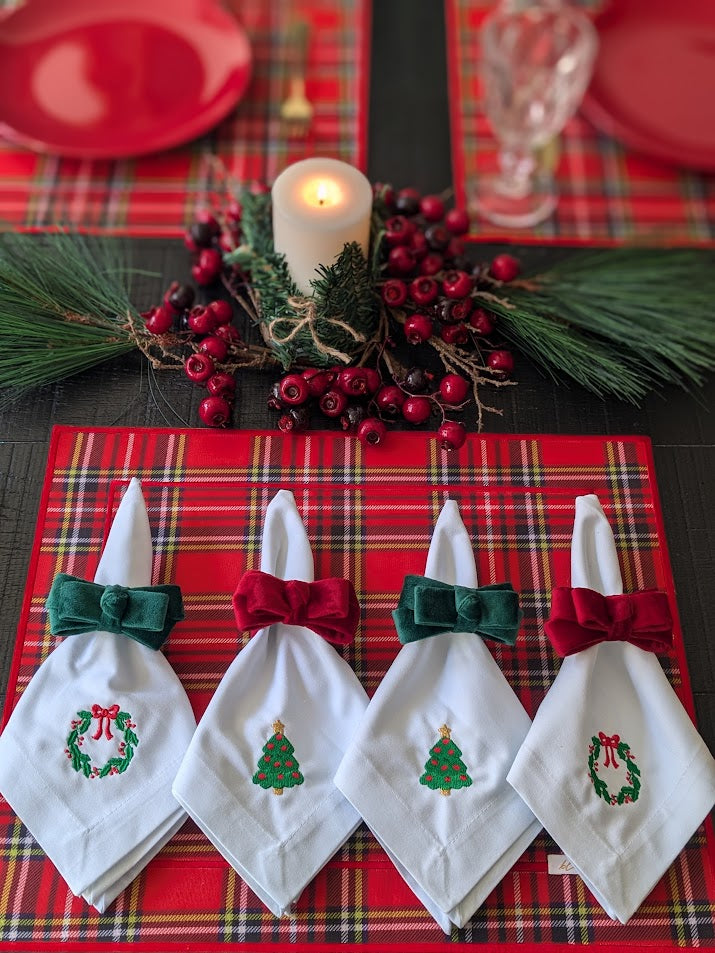 Perfect Christmas Collection Table Setting