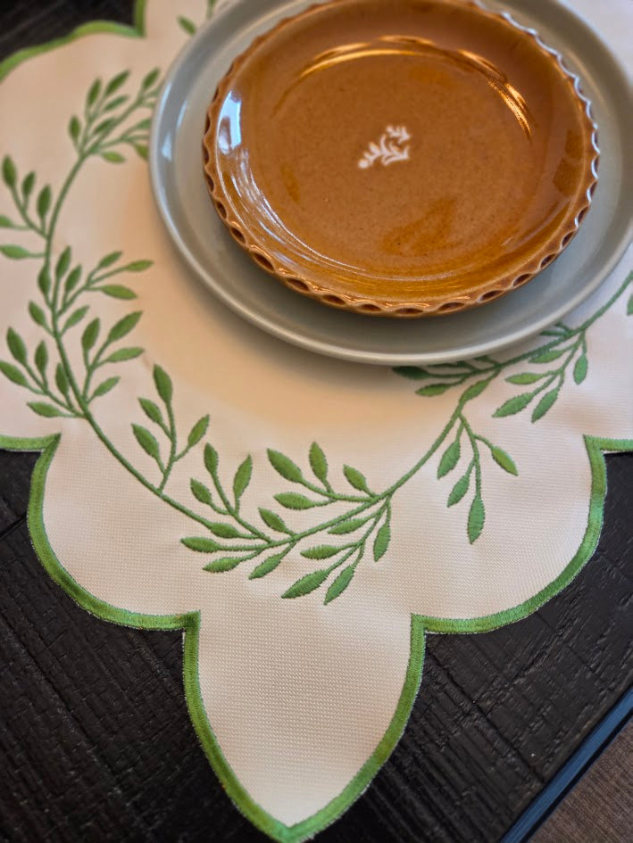 Cozy Farmhouse Table Setting