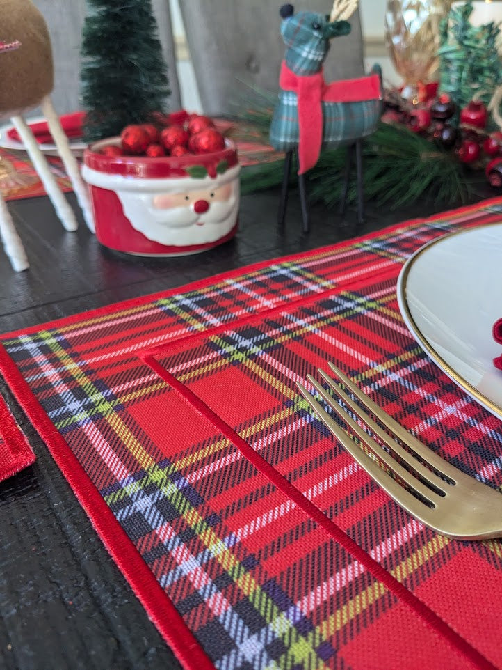 Perfect Christmas Collection Table Setting